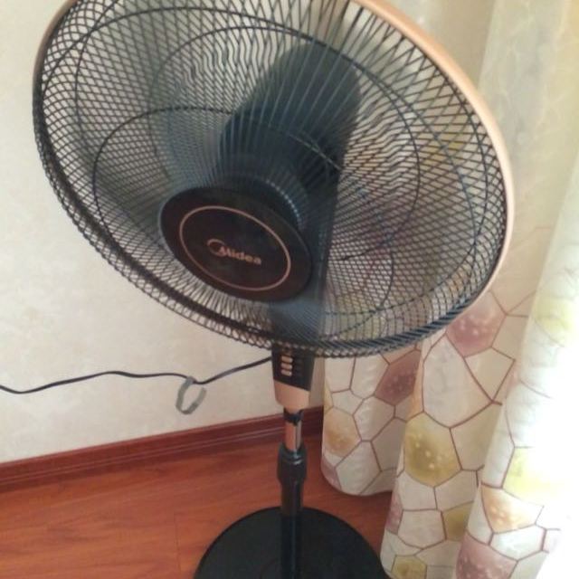 美的电风扇fs40-13gr遥控落地扇 静音7.5h预约定时家用风扇学生扇