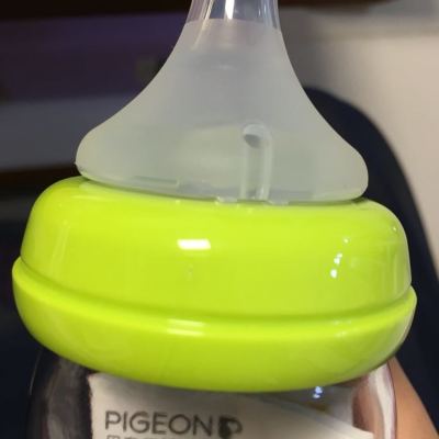 aa70贝亲自然实感宽口径玻璃奶瓶240ml(绿色)