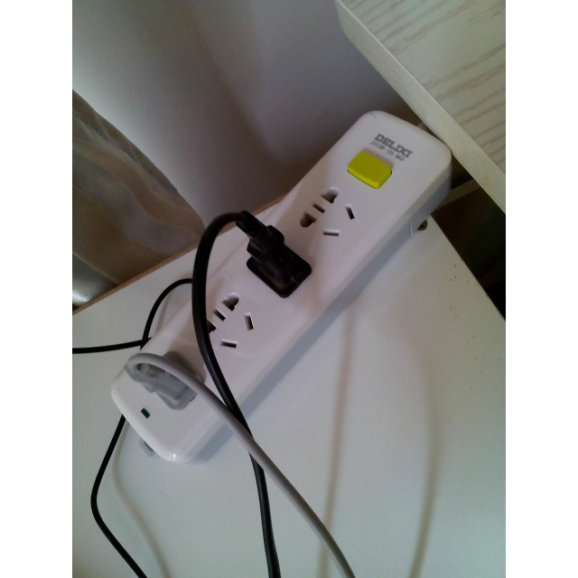 德力西接线板新品电源插座多用拖线板电插板功能线板独立开关插排4位