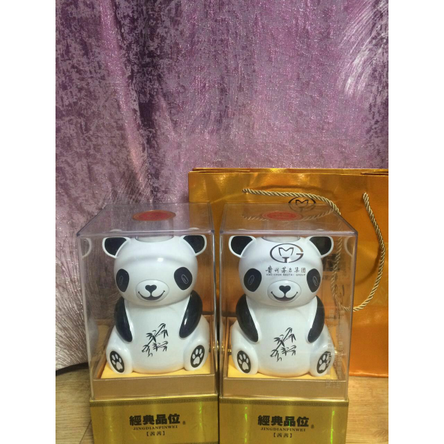熊猫抱竹茅台酒图片