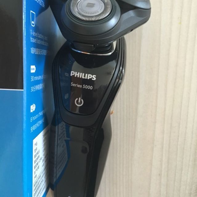 飞利浦(philips)电动剃须刀s5079/04 充电式刮胡刀旋转式三刀头须刀