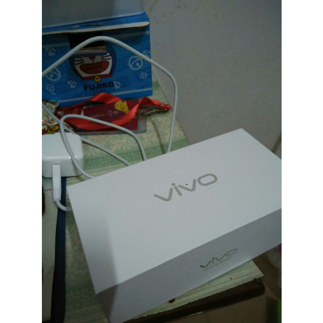 > vivo v3全网通高配版 香槟金商品评价 > 今天收到手机物流很给.
