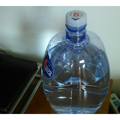 8210饮用天然矿泉水 12.