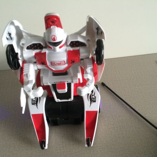 荣龙 暴龙变形金刚机器人遥控汽车充电男孩玩具车智能一键变形漂移