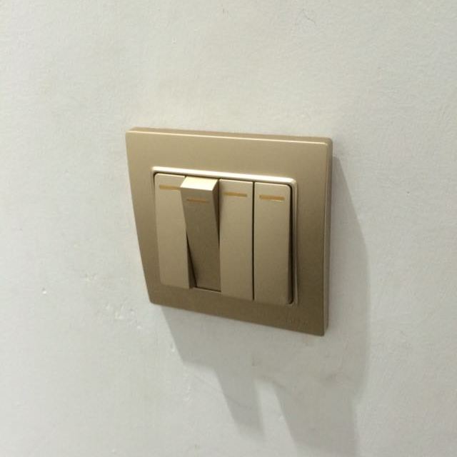 正泰钢架装修墙壁开关插座86型new7l香槟金色 二开单控开关面板