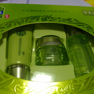 【苏宁易购超市】百雀羚水嫩精纯.