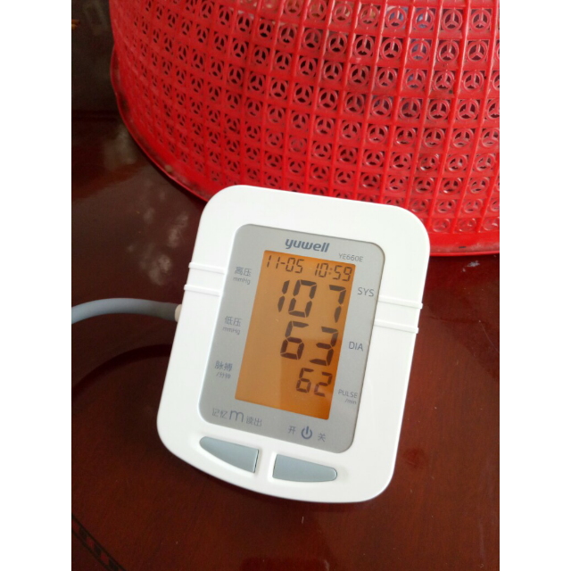 鱼跃yuyue电子血压计ye630ar锂电池款全自动家用上臂式测量yuwell高