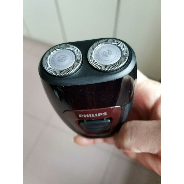 飞利浦(philips)电动剃须刀刮胡刀pq182 旋转浮动双刀头充电式刀头