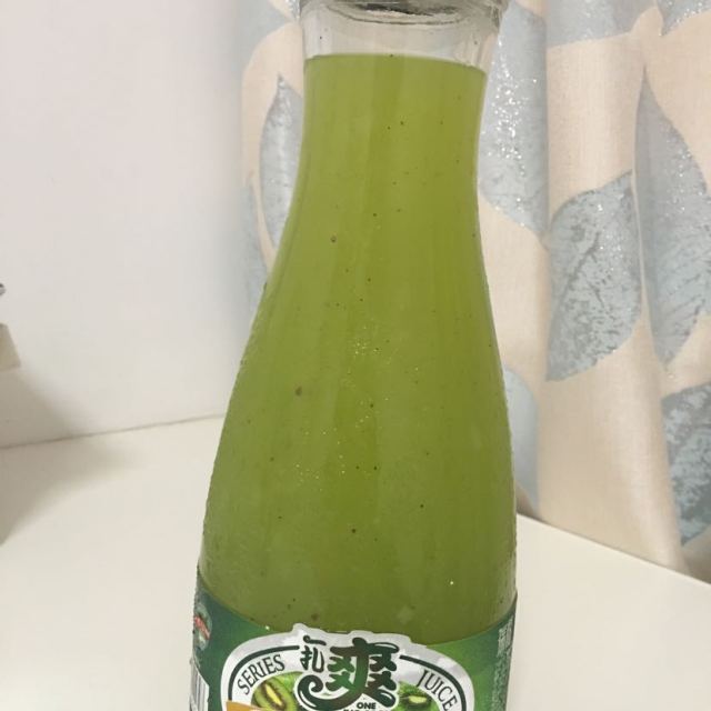 包郵 瑞橙 一紮爽果汁飲料 獼猴桃汁 1l 玻璃瓶 可當花瓶評價【怎麼樣