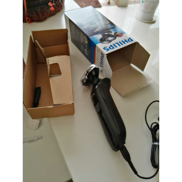 飞利浦(philips) 男士 双刀头 全身水洗 充电式 电动剃须刀 rq312