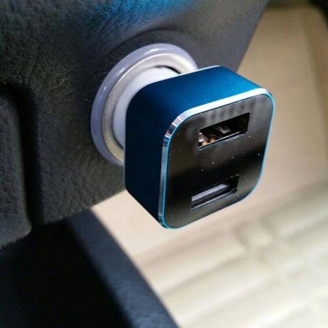 先科一分二双usb 汽车车充 车载充电器 一拖二点烟器插头 手机电源头