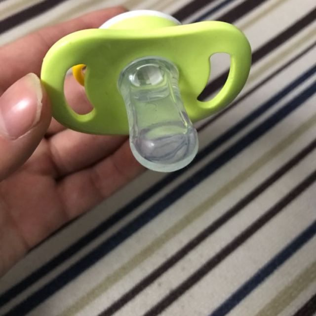 贝亲婴儿安抚奶嘴硅胶安慰奶嘴带盖安睡型小火车 l号 n933 6个月以上