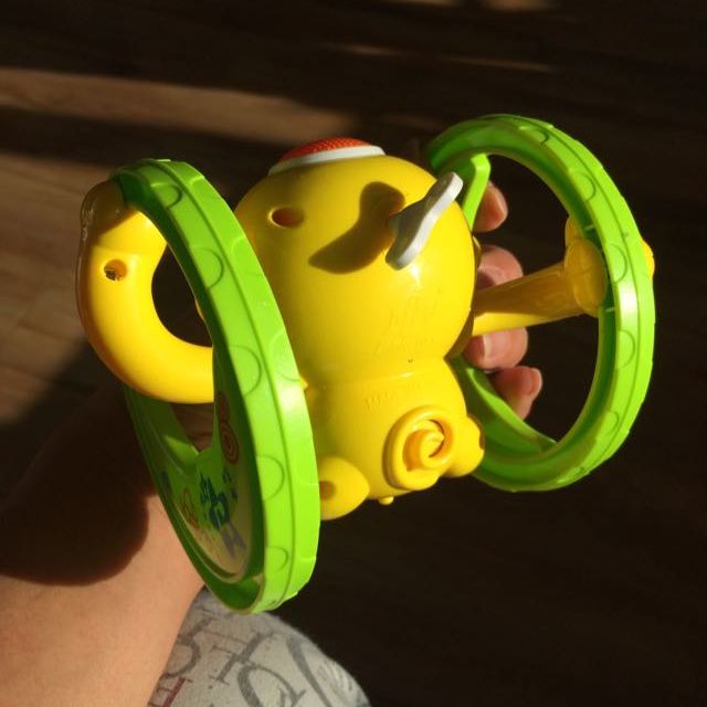 立健 新款翻滚吧猴子带灯光音乐会翻跟头的翻滚猴子 电动翻斗地摊玩具