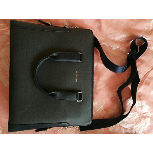 横款单肩斜跨包时尚公文包电脑包男士包包8870 商品评价 正文 向左转