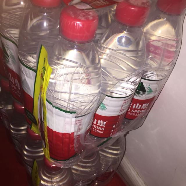 > 农夫山泉 饮用天然水塑膜量贩装550ml*12瓶 饮用水商品评价 > 挺好