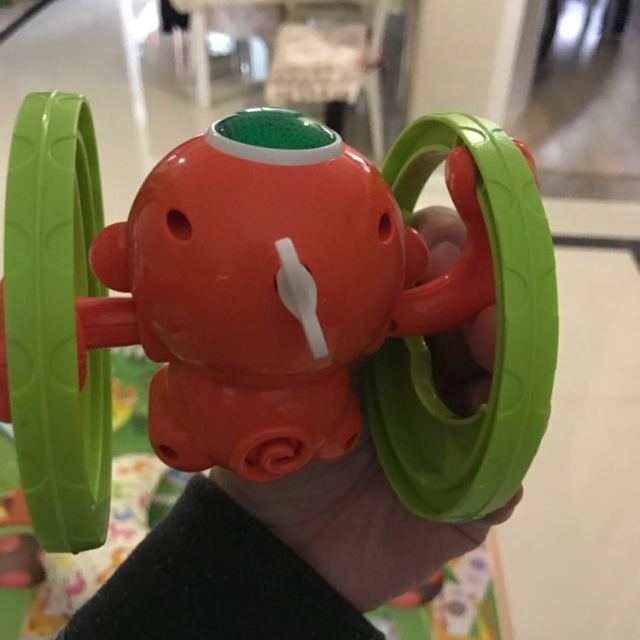 > 立健 电动翻斗玩具会翻跟头的翻滚猴子带灯光音乐 桔色猴子商品评价