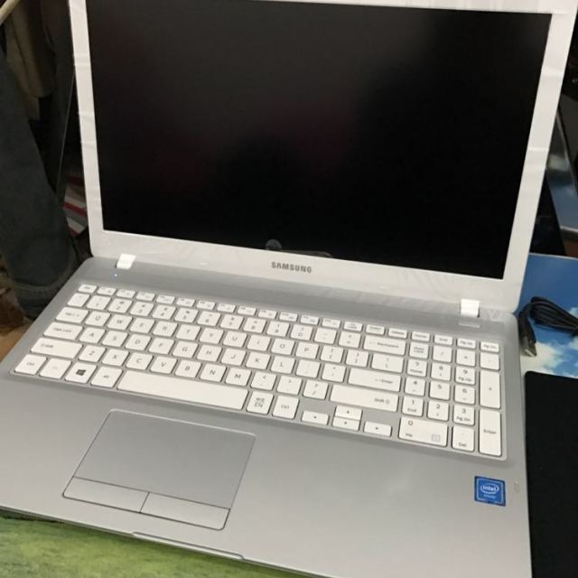 三星(samsung)500r5h-k03 15.6英寸笔记本电脑 3205u 8g 1t win10系统