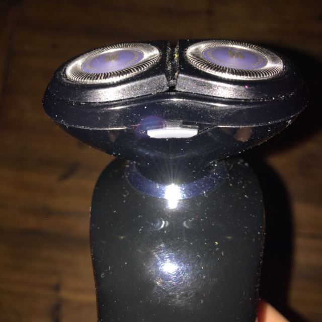 飞利浦(philips) 男士 双刀头 全身水洗 充电式 电动剃须刀 rq312