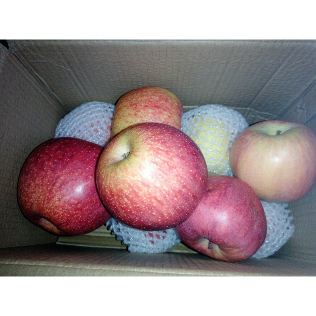 80mm膜袋装5斤装 开封80mm红富士5斤装苹果水果苹果包装蛮好的,没有
