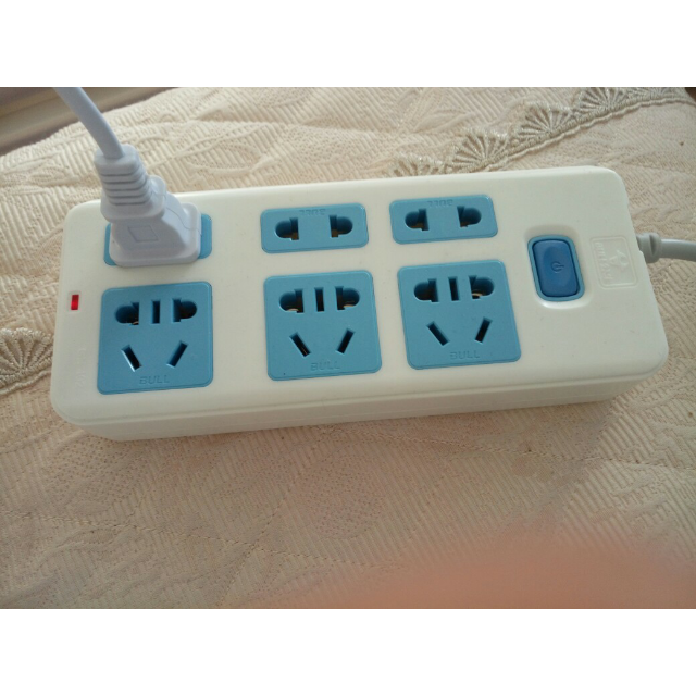 公牛bull插座gn402新国标带保护门六位总控开关电源插座接线板插线板