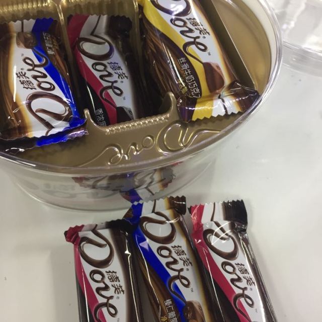 【苏宁易购超市】德芙 什锦装牛奶,榛仁葡萄干及黑巧克力碗装 249g/个