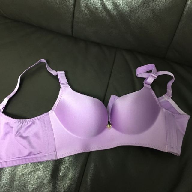 > 爱乐伊一片式无痕无钢圈文胸性感聚拢调整型内衣 送同款内裤 36/80b