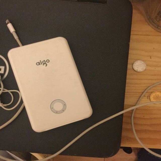 aigo移动电源k10手机充电宝10000毫安 usb双输出通用型 带led手电功能