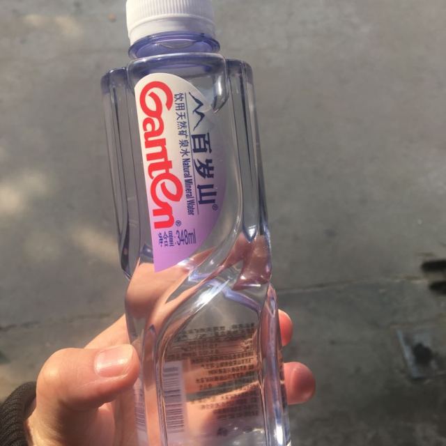 > 百岁山 饮用天然矿泉水348ml*24瓶商品评价 > 百岁山一直都是高大尚