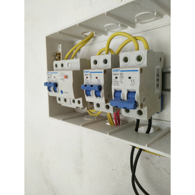 开关nbe7le 2p 40a 家用触电保护 两极c40断路器质量很好,自己安装的