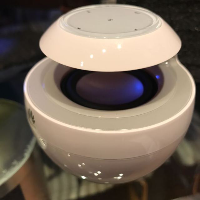 华为小天鹅蓝牙免提音响am08白色