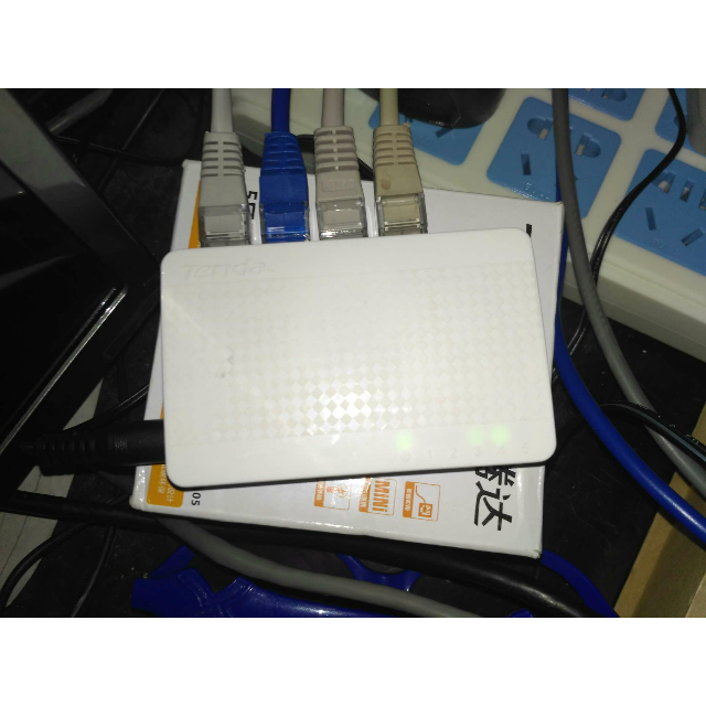 腾达s105 5口 百兆 网络交换机