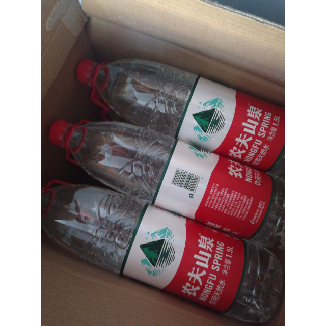 > 农夫山泉天然水1.