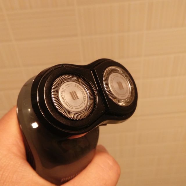 飞利浦(philips) 电动剃须刀 rq311 充电式男士胡须刀刮胡刀全身水洗