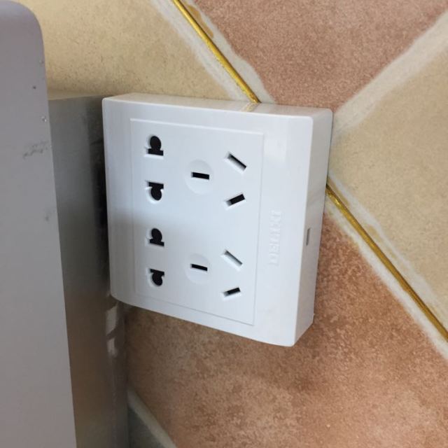 delixi德力西明装开关插座14孔多孔插座明线五孔插座三孔120型pvc电源