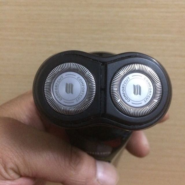 飞利浦(philips) 男士 双刀头 全身水洗 充电式 电动剃须刀 rq312