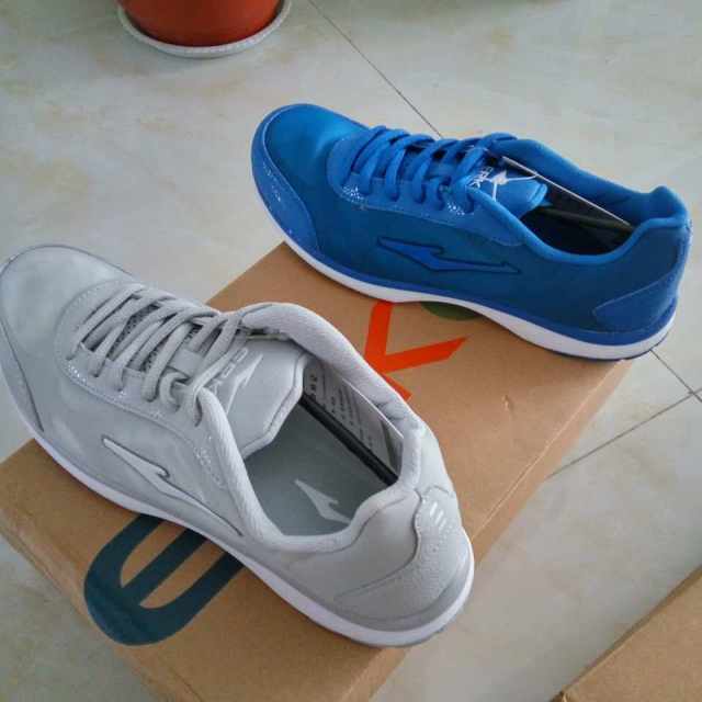 > 鸿星尔克erke跑步鞋男夏季耐磨防滑男跑鞋11114203362 浅灰 42码