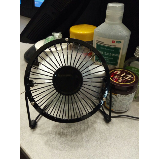 > 时尚迷你电风扇usb接口静音迷你版学生宿舍办公用4寸 黑色商品评价