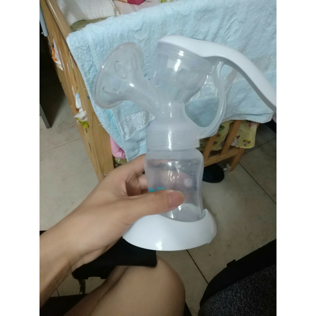 > 手动吸奶器手动式孕产妇简易轻便硅胶挤奶拔奶器吸力大包邮商品评价