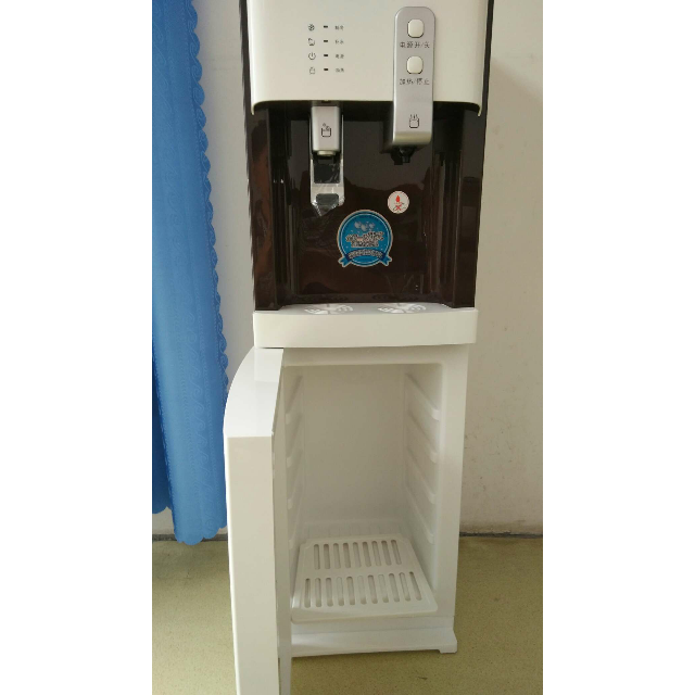 沁園立式無熱膽速熱電子製冷型飲水機ylr0.7-20(yld9582w)