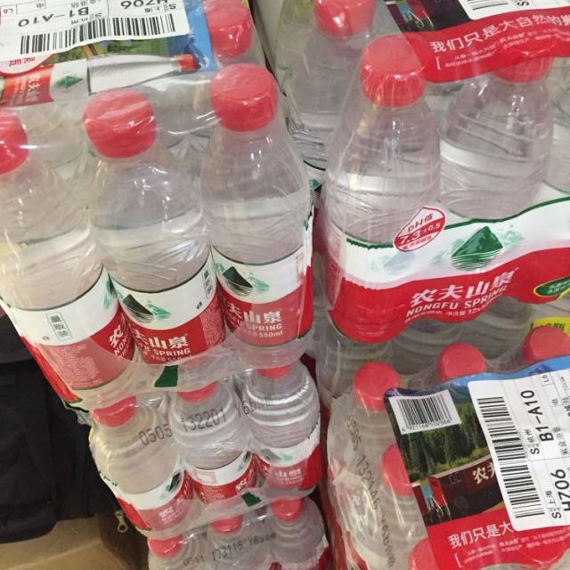 > 农夫山泉天然水550ml量贩装(12瓶/包)商品评价 > 都喝这个水,应该没