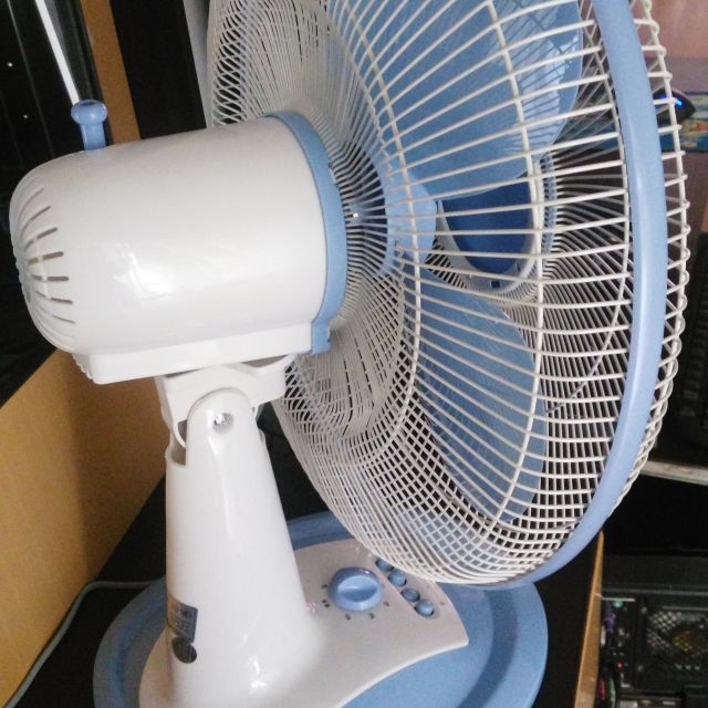 蝙蝠电风扇台扇台式落地风扇家用电扇摇头静音学生宿舍定时转页扇b7