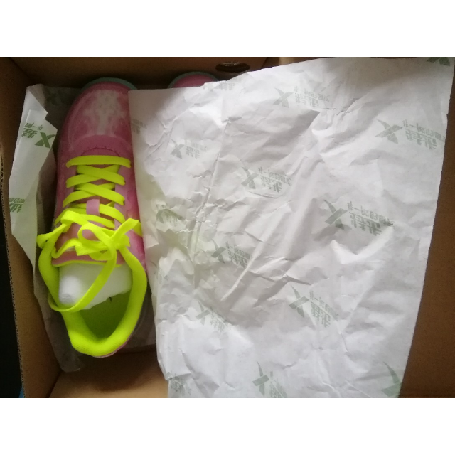 特步官方正品新品潮流女子轻便跑鞋百搭休闲户外徒步运动鞋