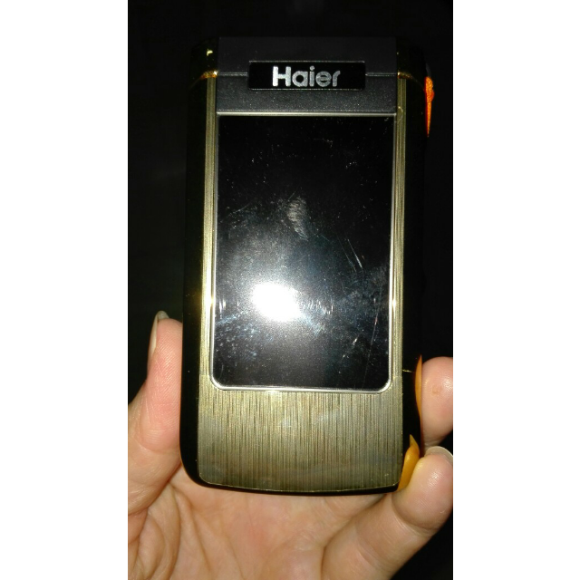 2003年海尔翻盖手机图片