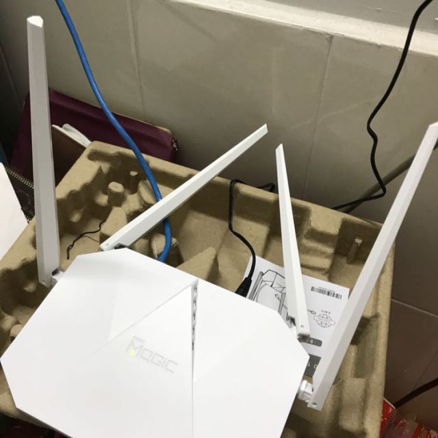 华三h3c魔术家magicr100无线路由器wifi无线穿墙王四天线300mbps传输