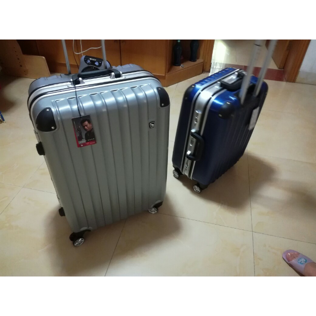 > 爱华仕铝框拉杆箱万向轮24寸男登机旅行箱行李箱20