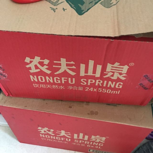 农夫山泉天然水550ml24箱装饮用水