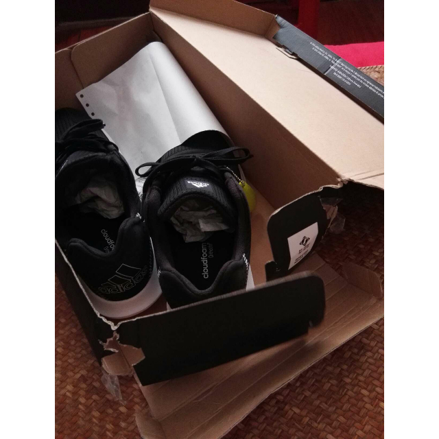 阿迪达斯黑色鞋盒图片