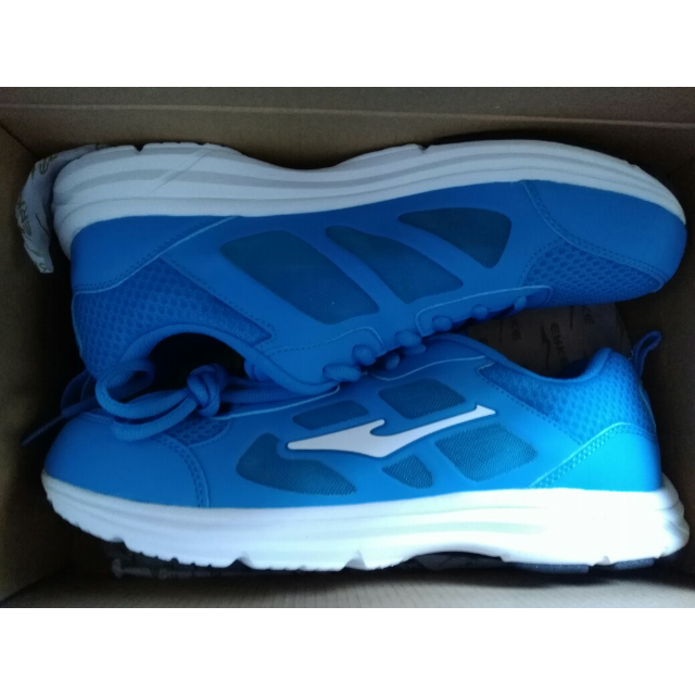 始终穿着鸿星尔克的鞋子,还是不错的!