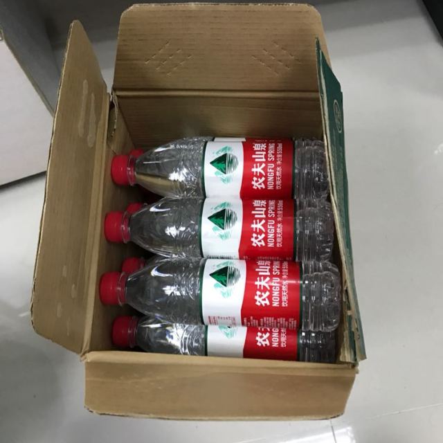 > 农夫山泉天然水550ml*24 箱装商品评价 > 一直在喝的水,价格和.