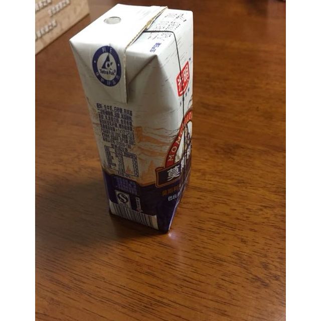牛奶盒子侧面图片
